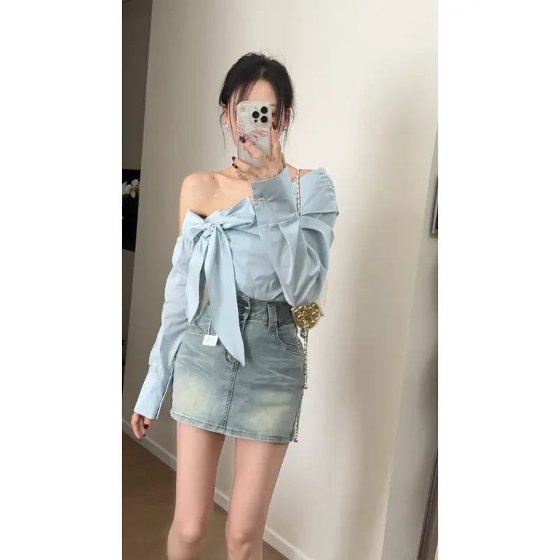 春装搭配一整套女2025春季新款一字肩上衣露肩衬衫短裙超火两件套