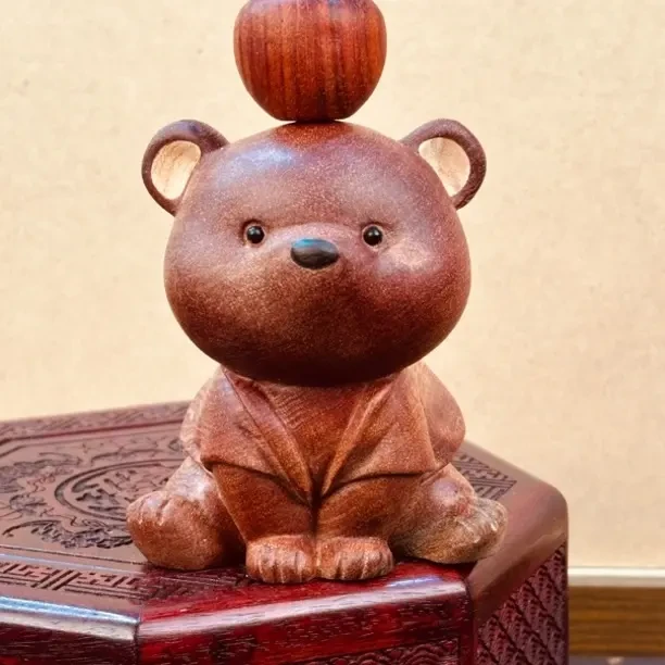 实木雕刻元气熊小熊苹果桌面装饰礼品