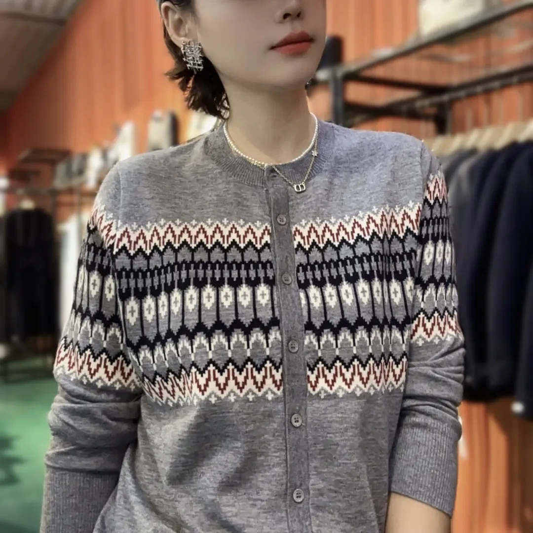 拼接提花长袖圆领常规款洋气针织衫