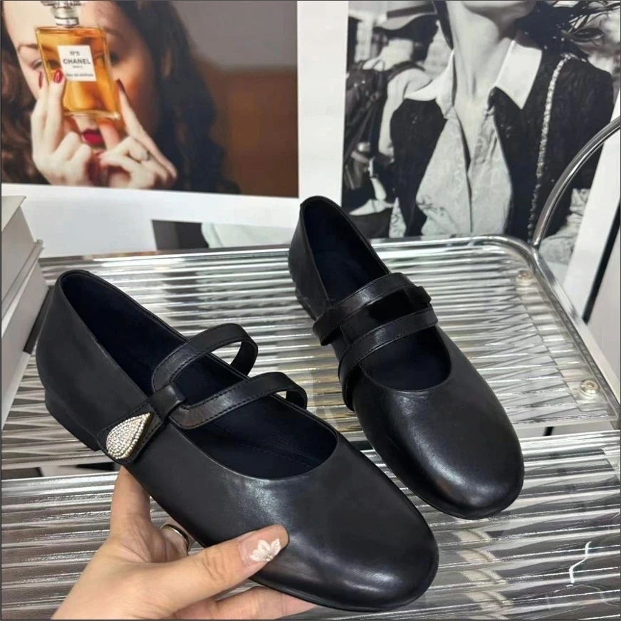 一条小鱼2025新款法式复古交叉带百搭女鞋气质圆头浅口平底单鞋女