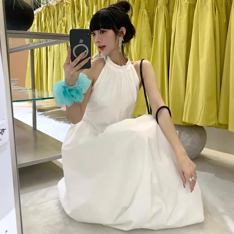 夏季多巴胺显白韩系设计感褶皱收腰显瘦挂脖露背系带连衣裙度假风