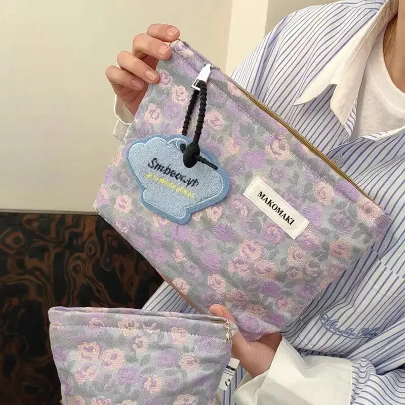 新款紫葡萄花朵小众高级感化妆包便携护肤品收纳包洗漱包小清新