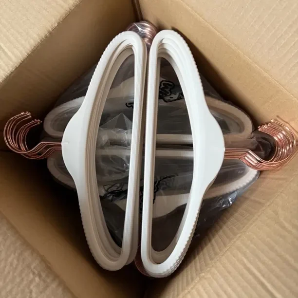 良品**家同款32cm儿童肤感漆衣架