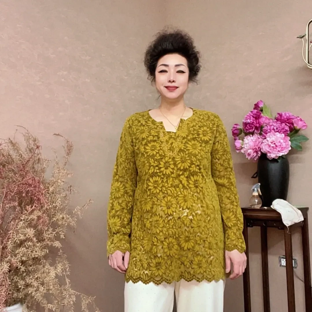 三姐家时尚洋气百搭显瘦V领蕾丝宽松气质上衣