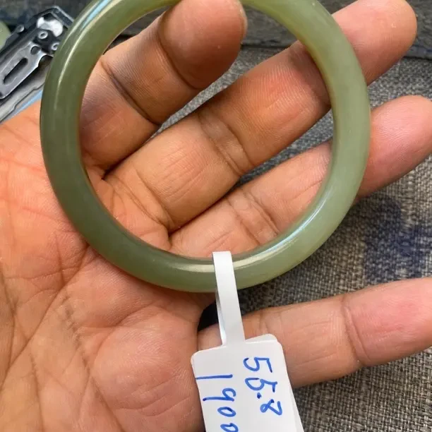 新疆和田玉款百搭气质平安镯