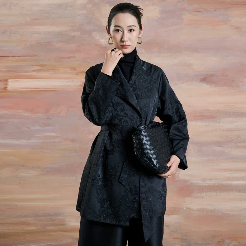 50280新中式中长西装外套秋季新款国风宽松提花大码收腰开衫风衣