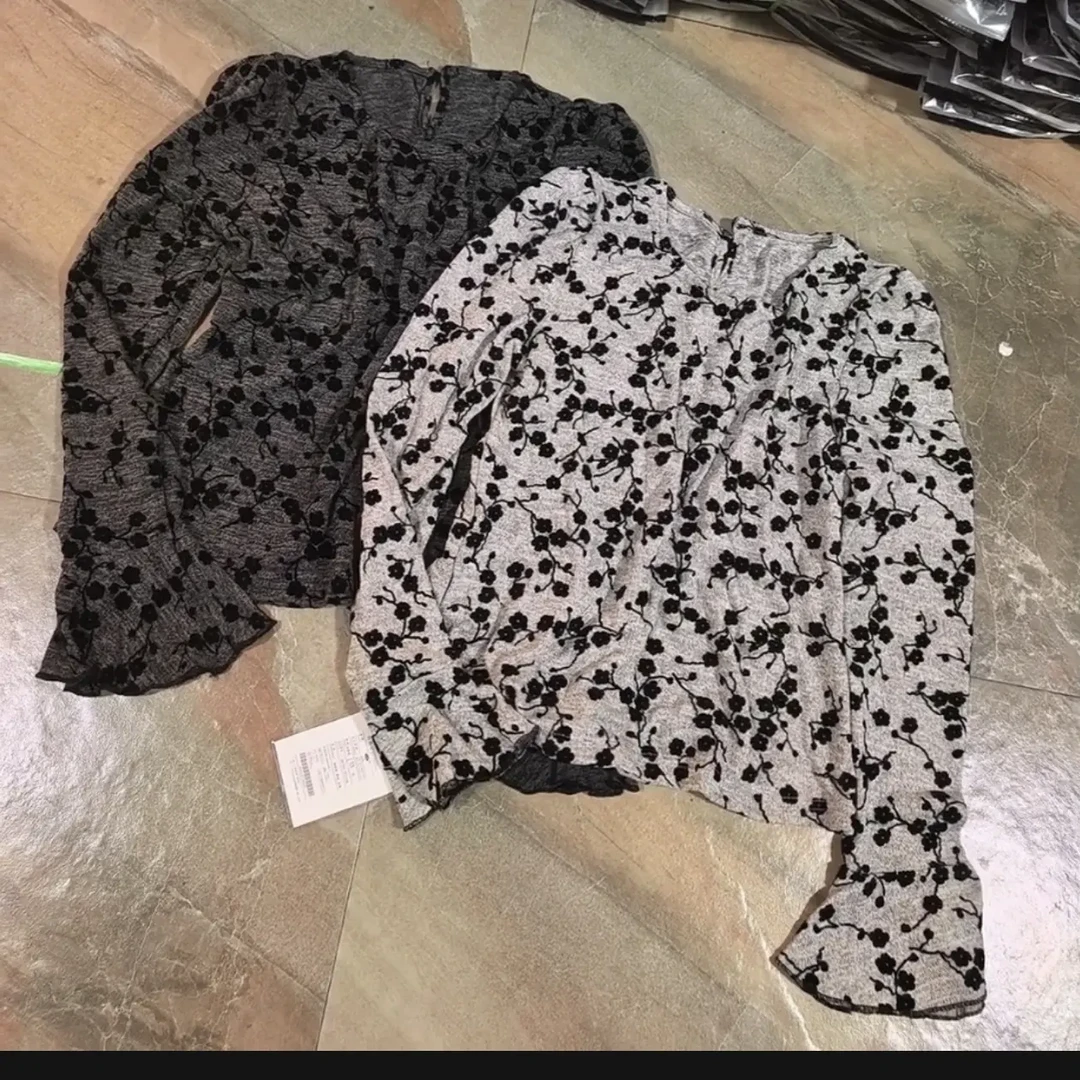 常规法式植绒喇叭袖圆领修身型百搭洋气短款T恤秋冬休闲豹纹上衣