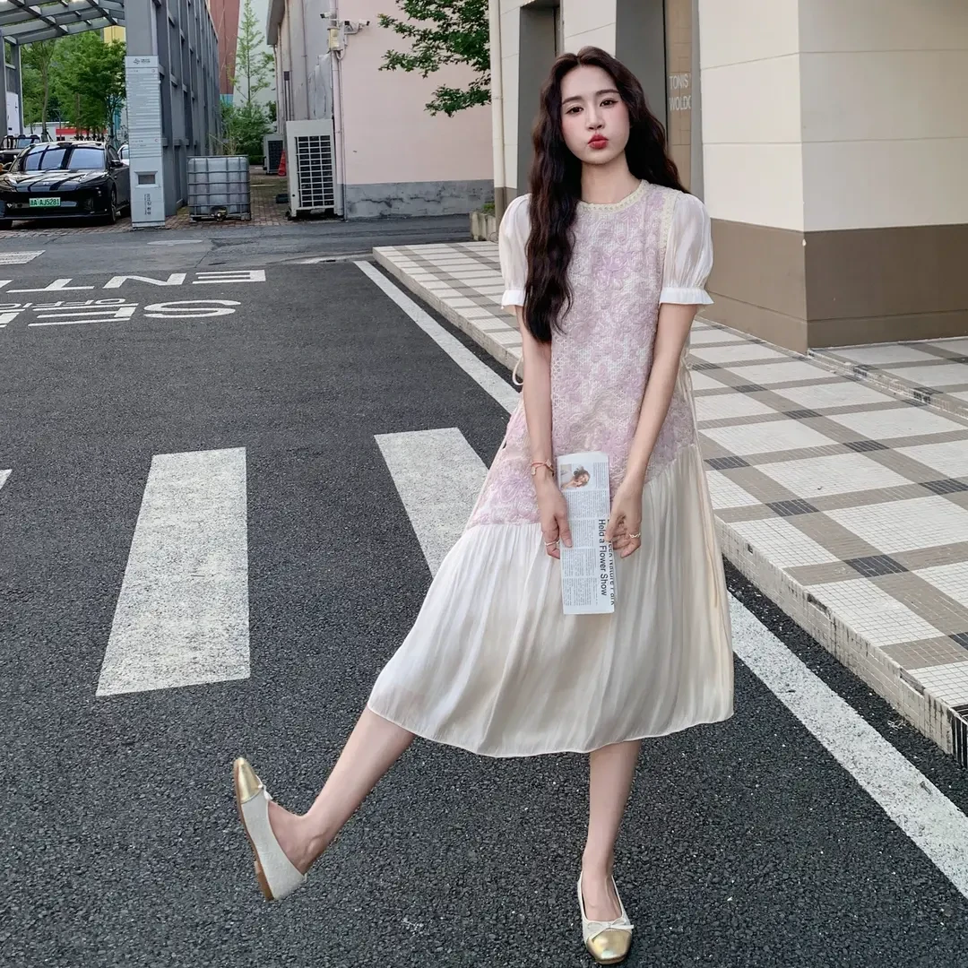 夏季ootd减龄穿搭设计感泡泡袖连衣裙女紫色刺绣小花拼接A字长裙