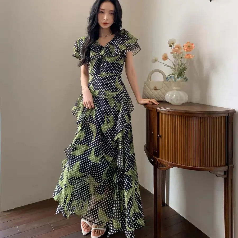 法式复古小飞袖V领收腰碎花大摆气质连衣裙夏季度假风
