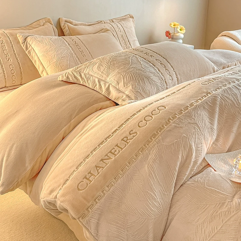 冬季加厚雕花牛奶绒床上四件套高级感加绒暖床品珊瑚绒面被套床单