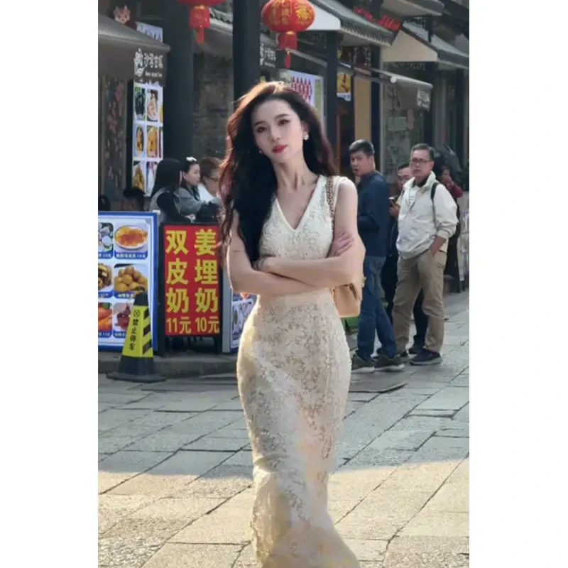 夏季无袖v领收腰显瘦纯欲镂空收腰鱼尾长裙法式气质蕾丝连衣裙女