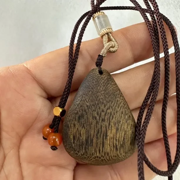 沉香老料高油水滴吊坠-凉韵十足-香味外放