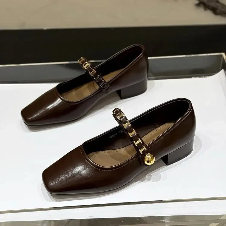 棕色小香风链条低跟单鞋女2025秋季新款一字带法式尖玛丽珍女鞋