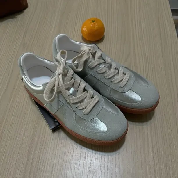 银色德训鞋复古轻训运动休闲轻便时尚百搭舒适板鞋