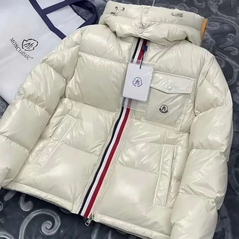 MONCVARSAEC/蒙口瓦萨琪冬季双拉链彩虹条免洗亮面白鸭绒羽绒服