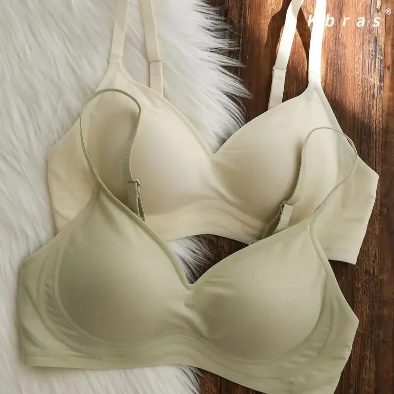 日式牛奶丝无痕无钢圈内衣女小胸聚拢上托大胸显小文胸罩薄款夏季