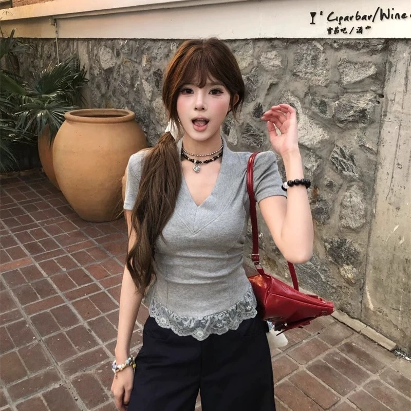 夏季2025年女装蕾丝拼接V领T恤夏季显瘦收腰褶皱上衣内搭蕾丝套装