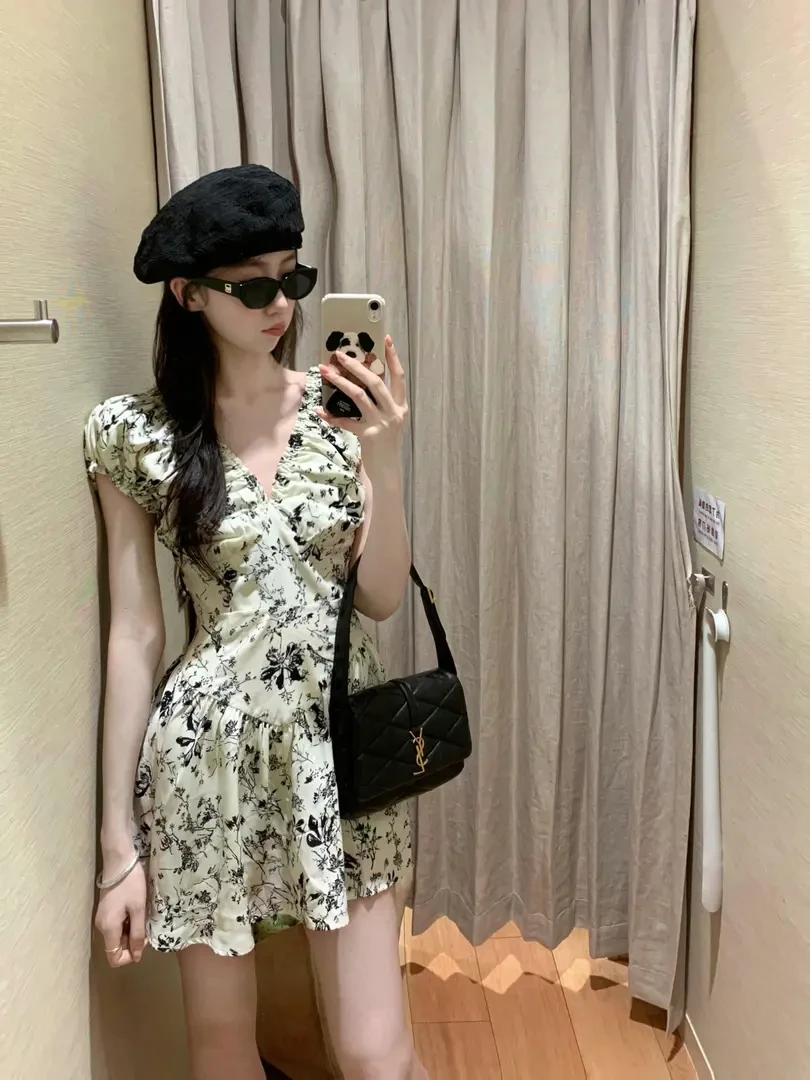法式V领碎花连衣裙女夏季2025新款收腰显瘦气质甜美小个子a字短裙