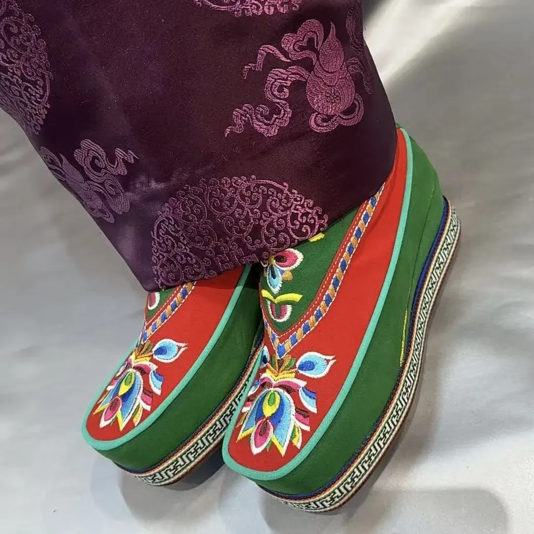 民族风格手工秀花牛皮藏靴