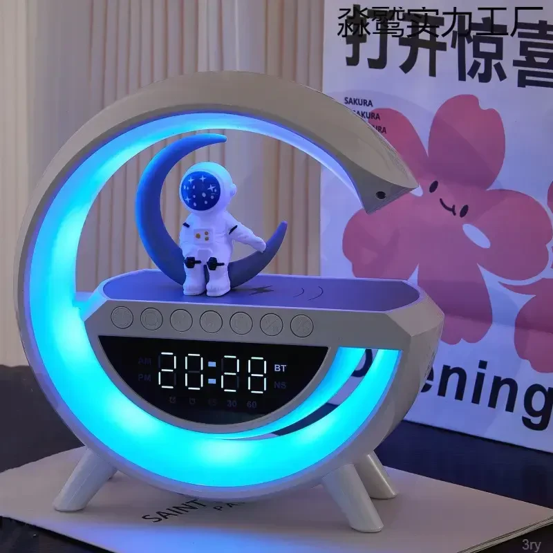 爆款多功能通用音响卧室床无线充电闹钟手机支架蓝牙音箱揽月台灯