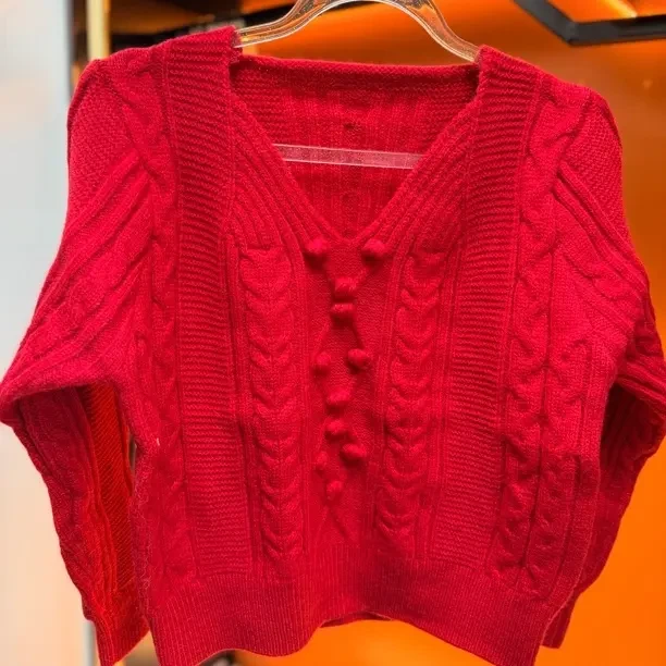 女士红色针织衫秋冬新款V领设计感小众短款宽松慵懒风粗毛线加厚