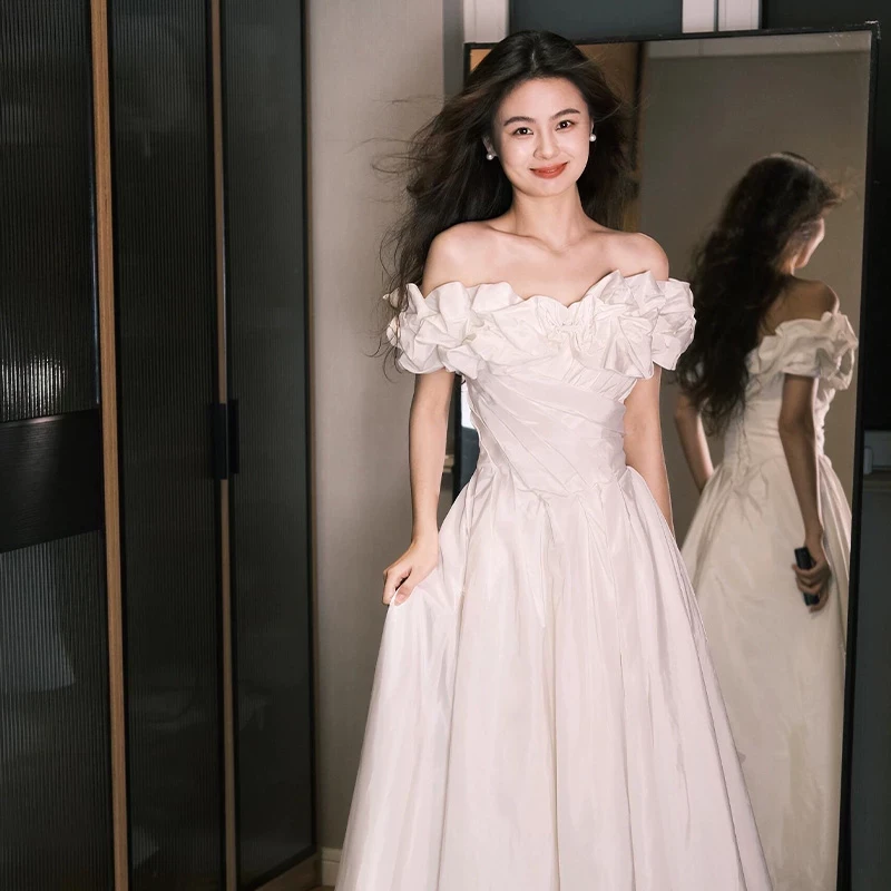 2025裙一字肩设计感法式轻婚纱新娘结婚白色出门纱订婚晚礼服新款