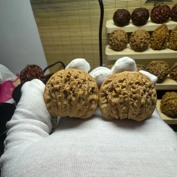 精品文玩核桃四座楼狮子头手把件盘玩佳品