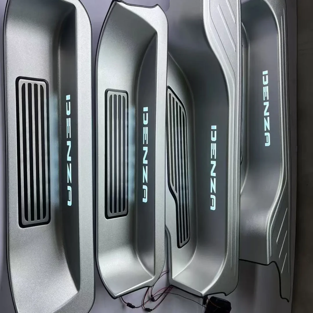 腾势D9带灯铝合金脚踏板实现4门无损安装，无需在原车打螺丝