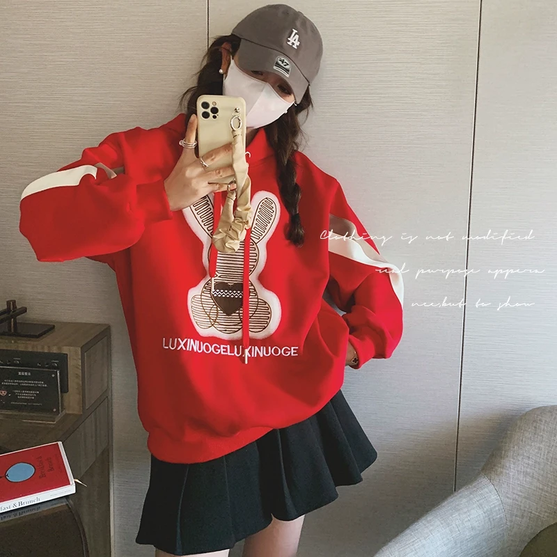 新年红连帽兔子刺绣休闲洋气卫衣时尚显瘦减龄百搭T恤外套上衣春