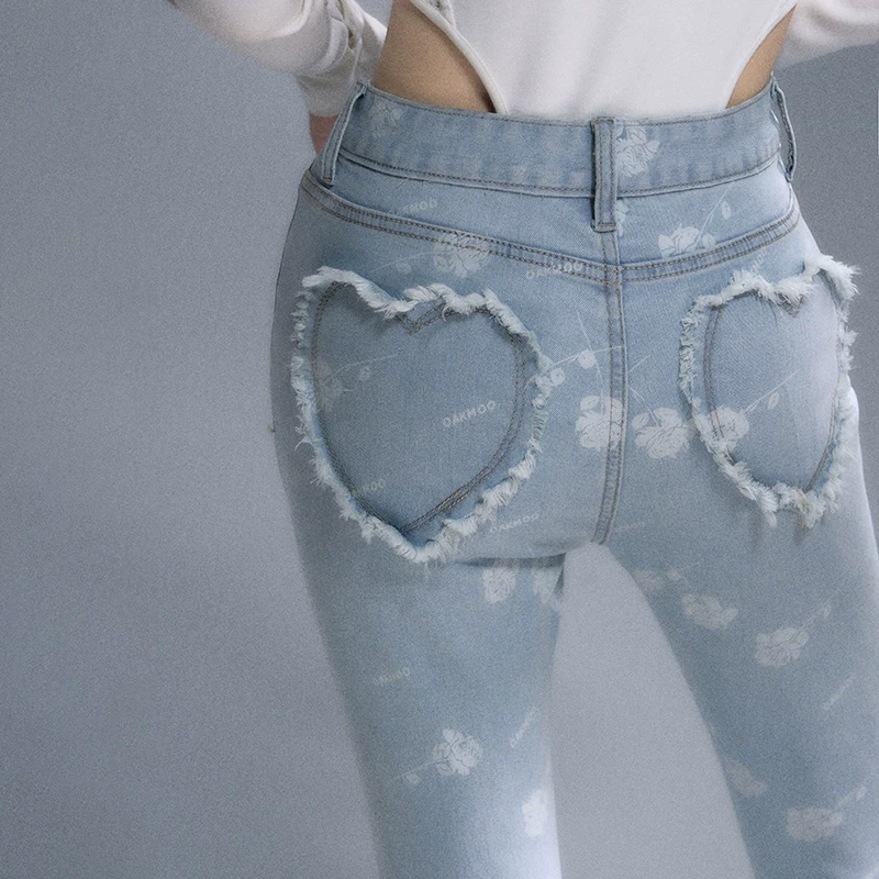 OAKMOO/ "鸢尾月光"复古高腰设计感小众爱心长裤修身微喇牛仔裤
