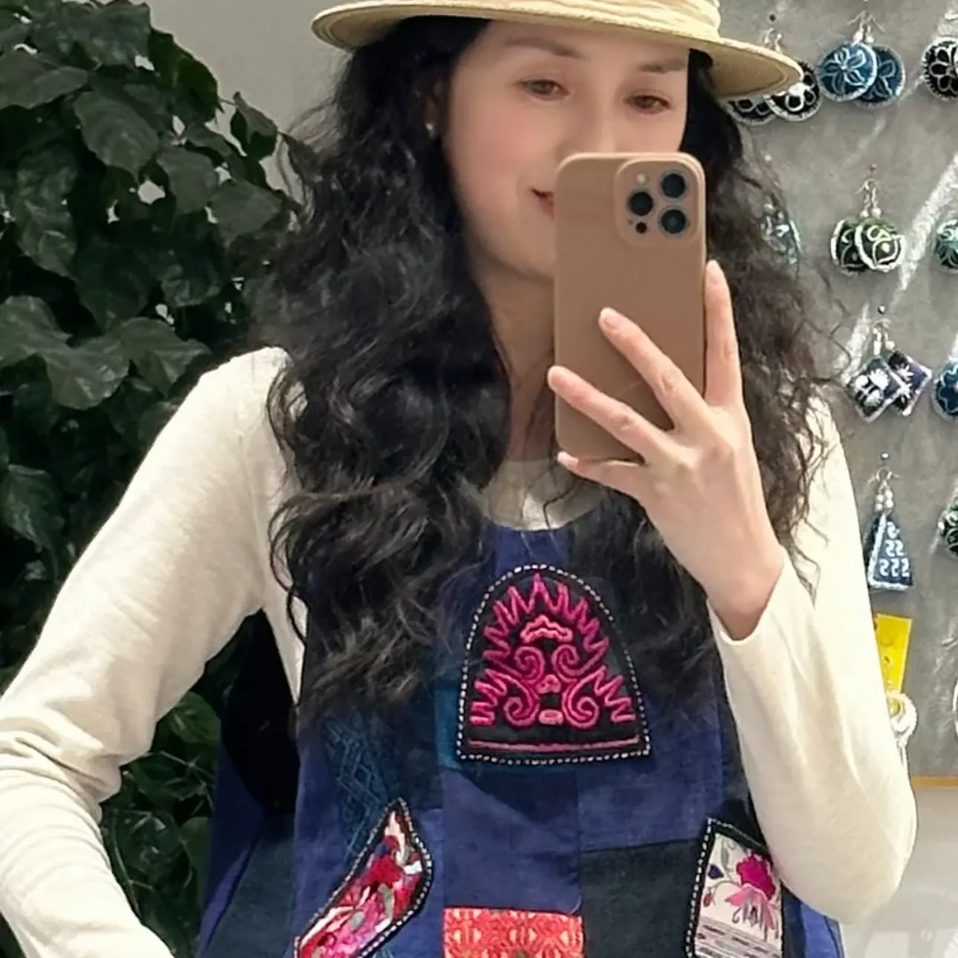 圆领宽松型吊带刺绣马夹秋季时尚复古拼接外穿显瘦