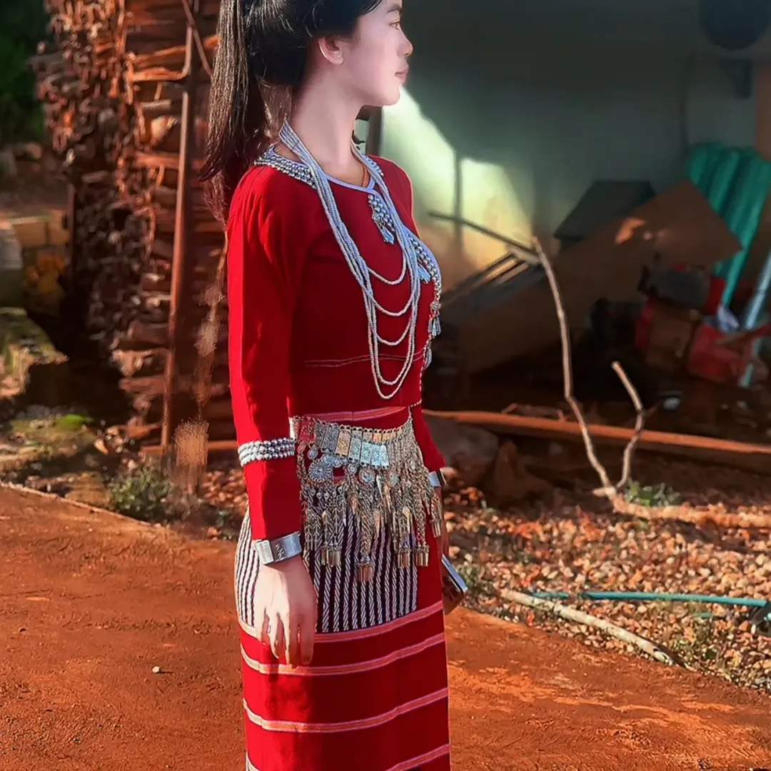 云南少数民族佤族服装成品套装  (裙子拉链款)