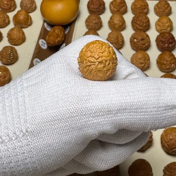 16到18左右吞金兽文玩猴头核桃雕刻有正常封口线