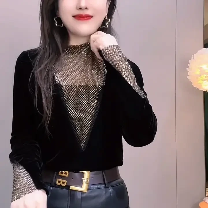 长袖丝绒拼金色钻面半高领时尚打底衫秋冬款女装上衣。