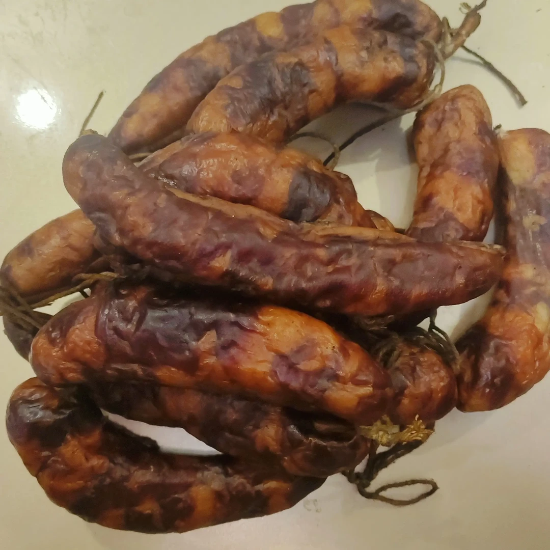 贵州腊香肠柴火烟熏特产