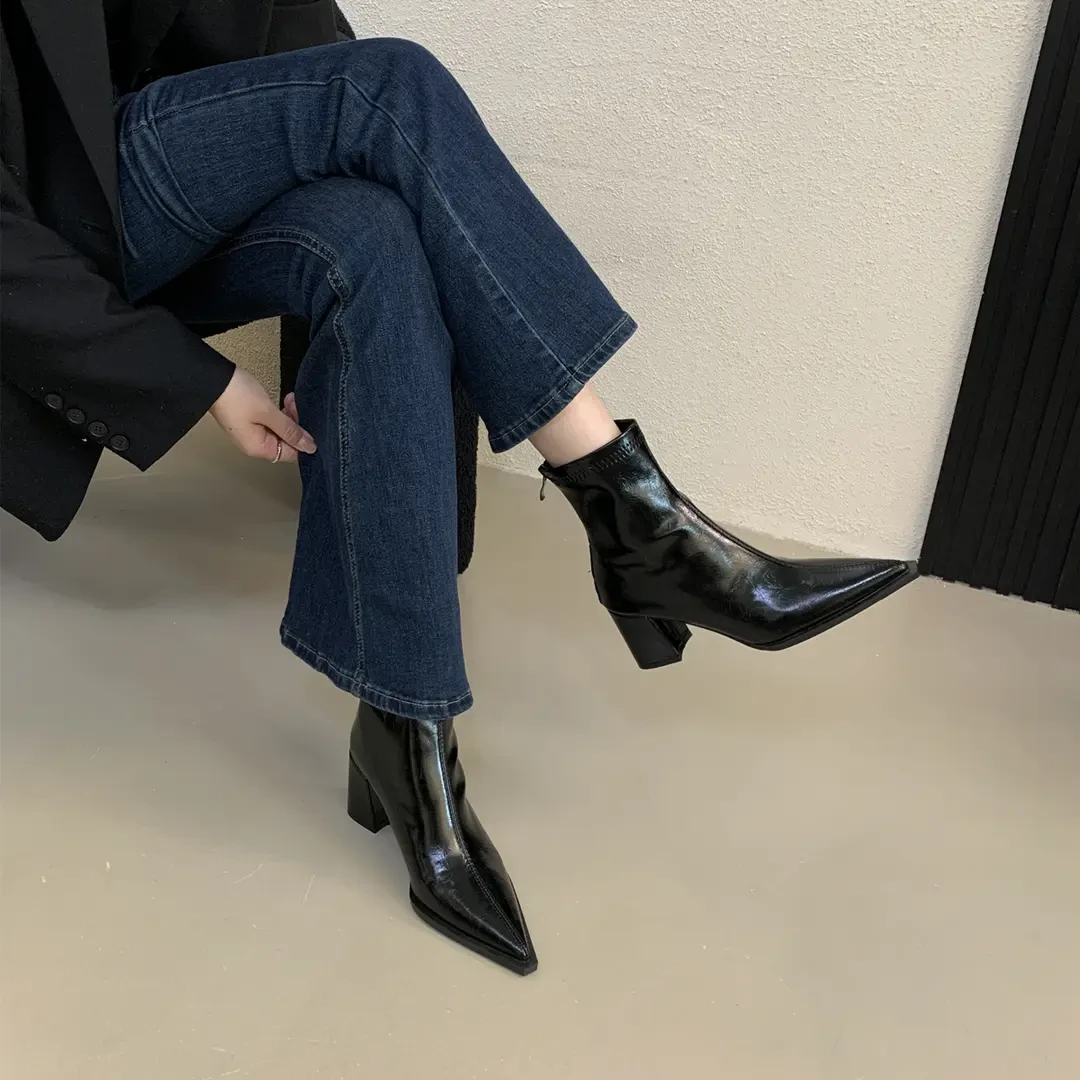 尖头高跟配大衣瘦瘦靴女2025秋冬新款绝美名媛风马丁靴粗跟时装靴