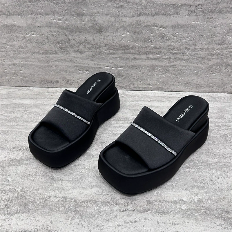 小个子增高凉鞋欧洲站女鞋2025夏款露趾水钻一字带坡跟松糕凉拖鞋