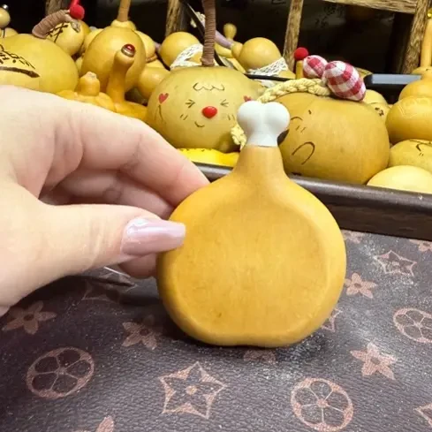 1.?【天然手工夹扁葫芦】文玩手把件 禅意摆件  一物一图