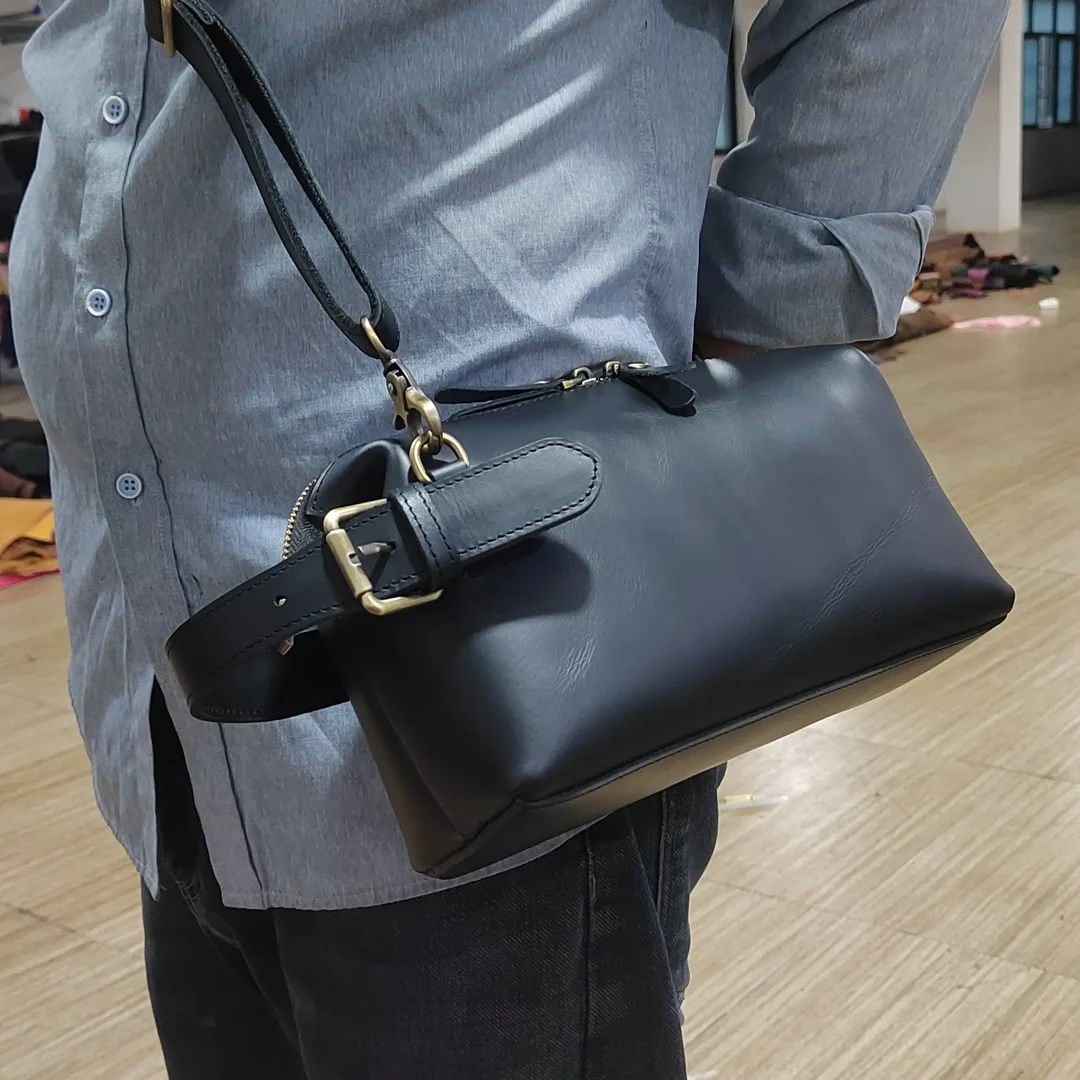 头层植鞣牛皮男士手提斜挎包时尚百搭休闲高级感真皮