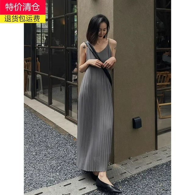 大码女装遮肚显瘦百褶吊带连衣裙女2025胖mm加肥加大宽松打底裙