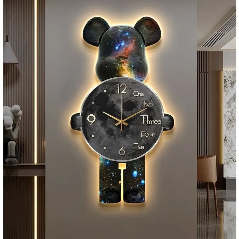 暴力熊创意钟表挂钟客厅时尚大气时钟挂墙高级感简约玄关装饰壁画