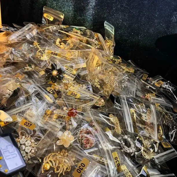 铜仿珍珠合成锆石胸针 铜镀金精致时尚百搭胸针气质高级胸花