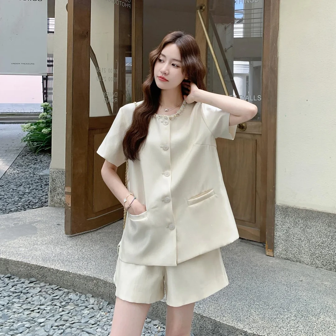 米白色小香风西装套装女2025年夏季新款巨好看气质休闲短裤两件套