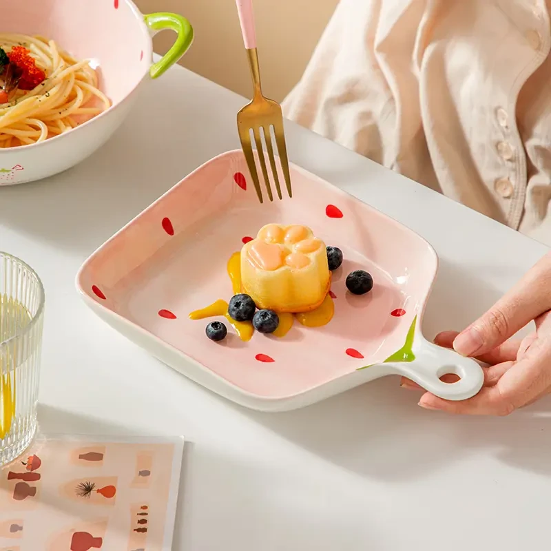 网红草莓多家用可爱少女心陶瓷碗盘吃饭碗汤碗盘子单个高颜值烤盘