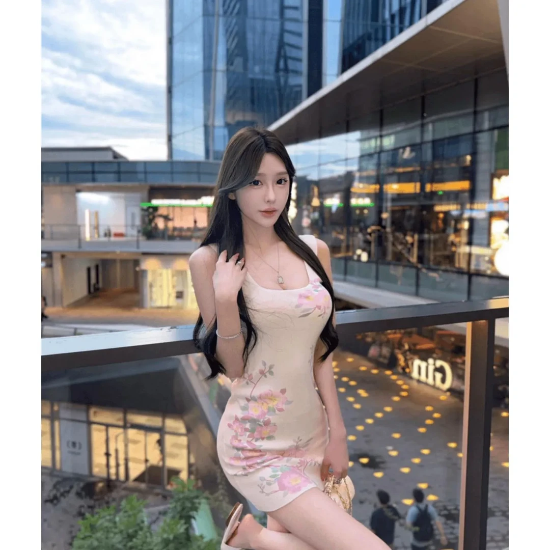 法式印花连衣裙女夏季纯欲风超好看气质修身显瘦紧身绝美包臀短裙