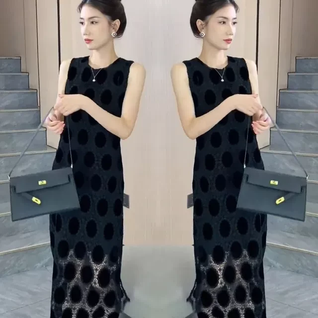 2025年夏季新款法式连衣裙女高级简约气质无袖圆领显瘦开叉连衣裙