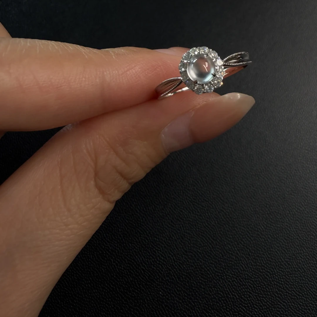 18K金镶钻缅翡玻璃钢蛋戒指，轻奢经典百搭