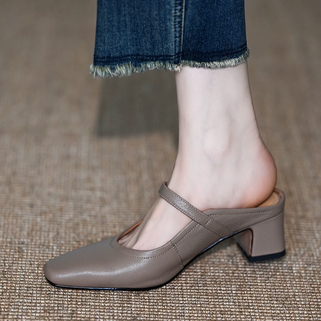 粗跟包头拖女2025新款懒人外穿牛皮半拖一字扣带中跟凉拖鞋