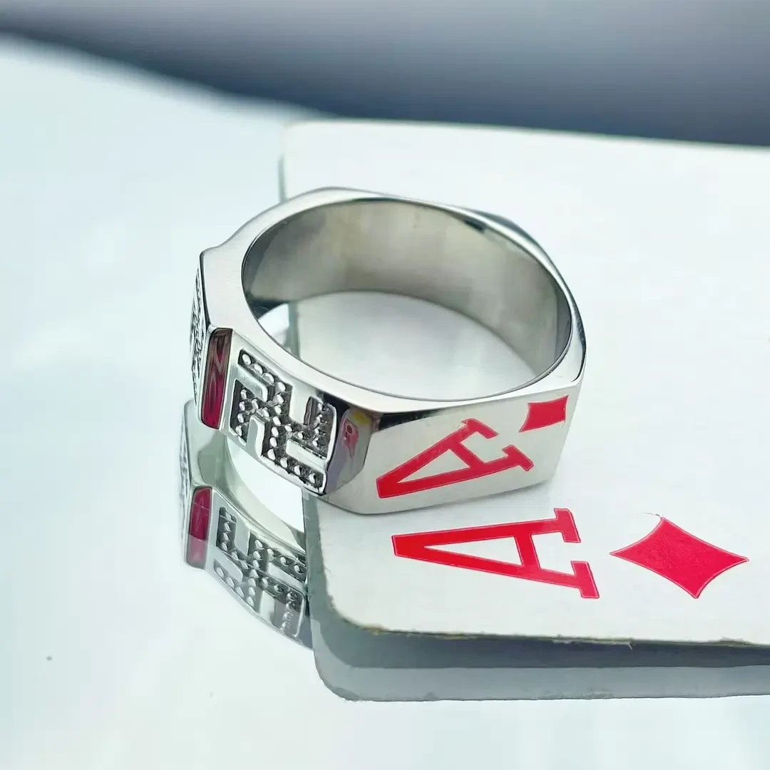 钛钢戒指万字钛钢底照高清反光认牌戒指扑克六边形魔术道具指环