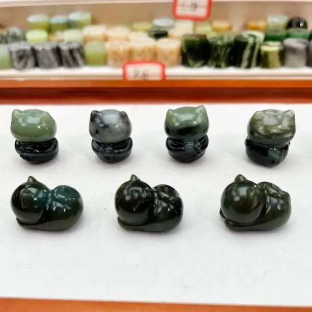 有包容天然和田玉趴趴猫女款可爱手串吊坠